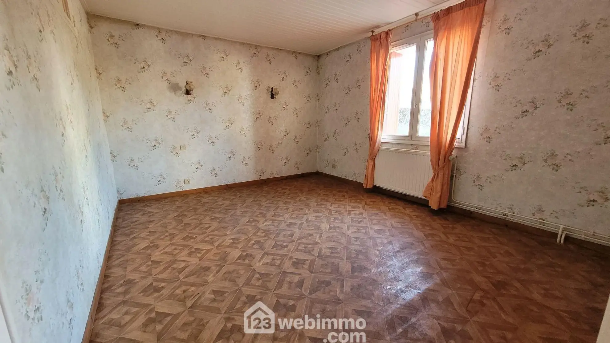 Charmante maison à rénover de 81 m² à Longeville-sur-Mer avec grand terrain 