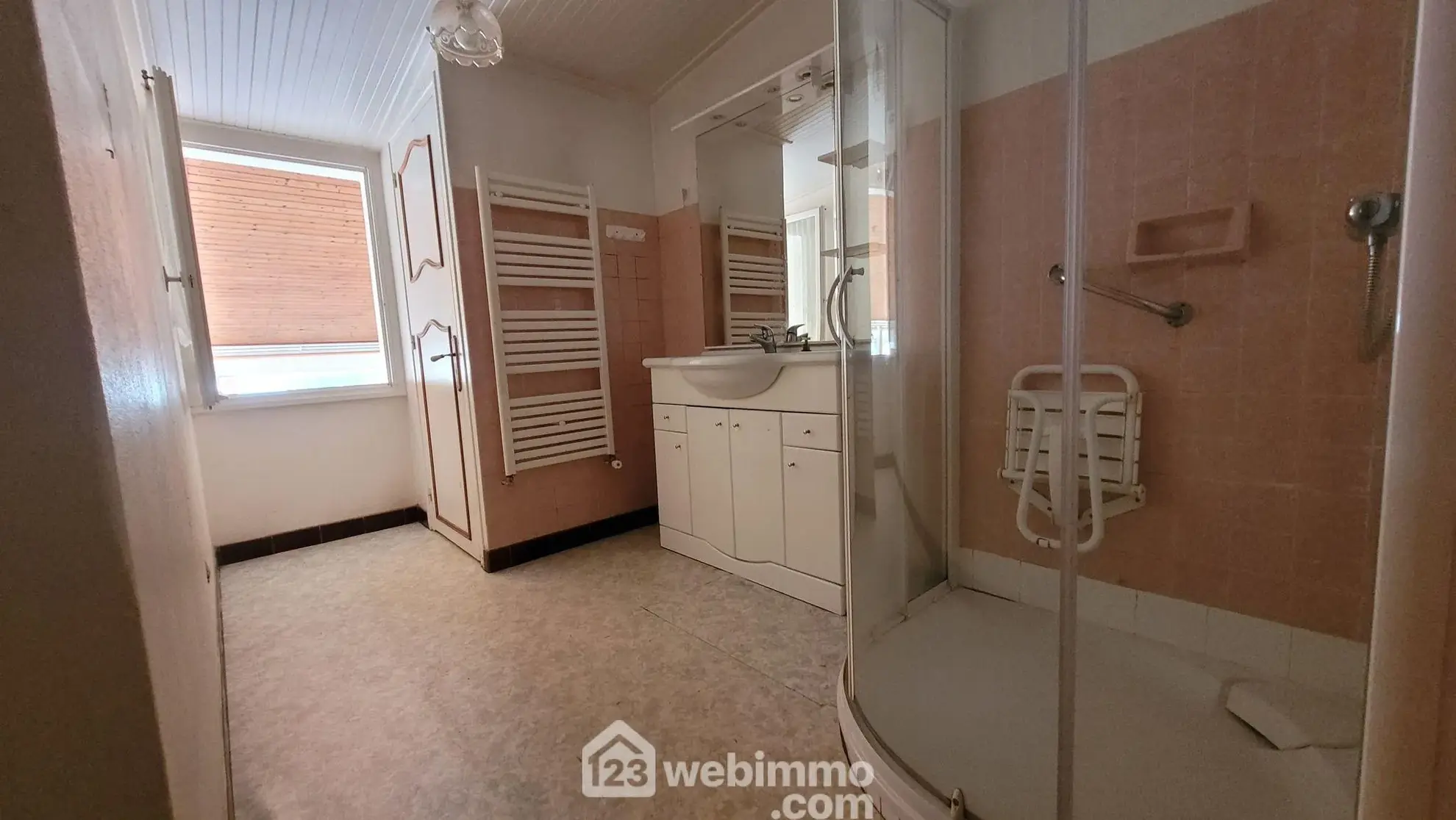 Charmante maison à rénover de 81 m² à Longeville-sur-Mer avec grand terrain 