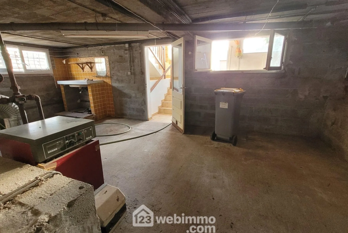 Charmante maison à rénover de 81 m² à Longeville-sur-Mer avec grand terrain 
