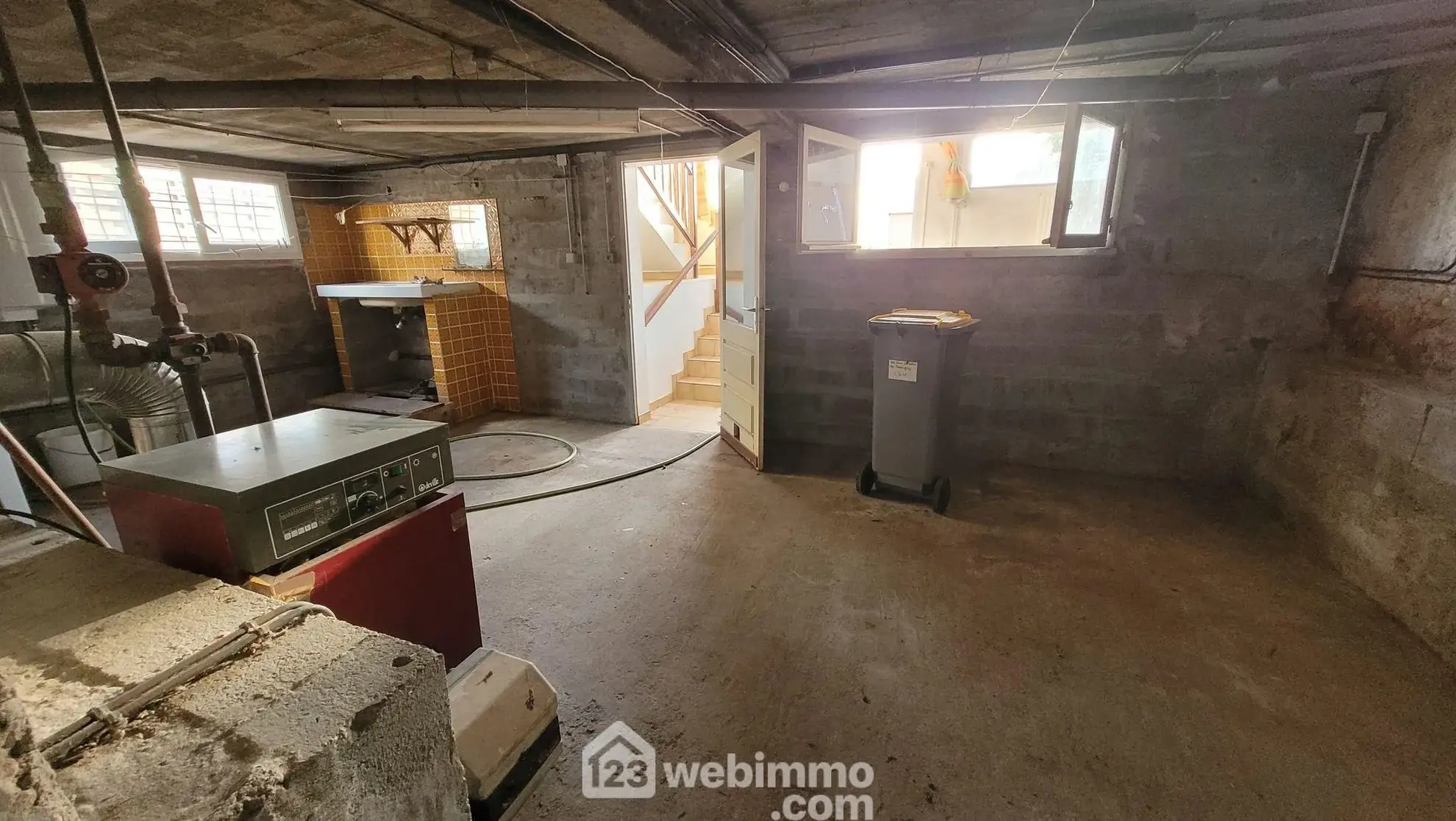 Charmante maison à rénover de 81 m² à Longeville-sur-Mer avec grand terrain 