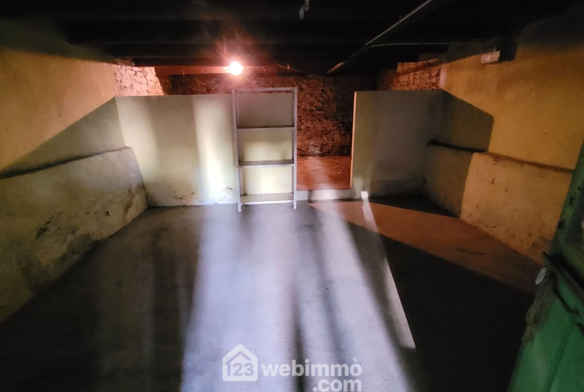 Charmante maison à rénover de 81 m² à Longeville-sur-Mer avec grand terrain 