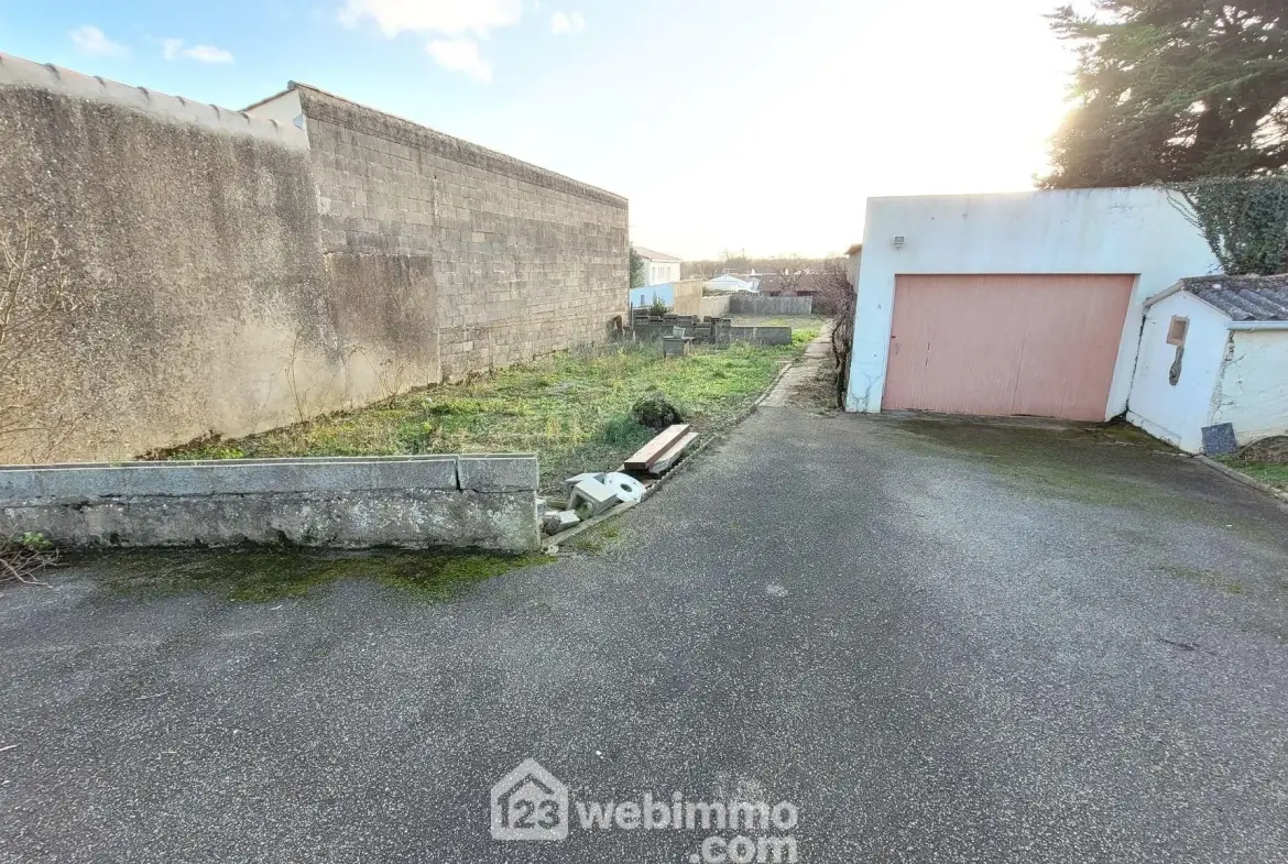 Charmante maison à rénover de 81 m² à Longeville-sur-Mer avec grand terrain 