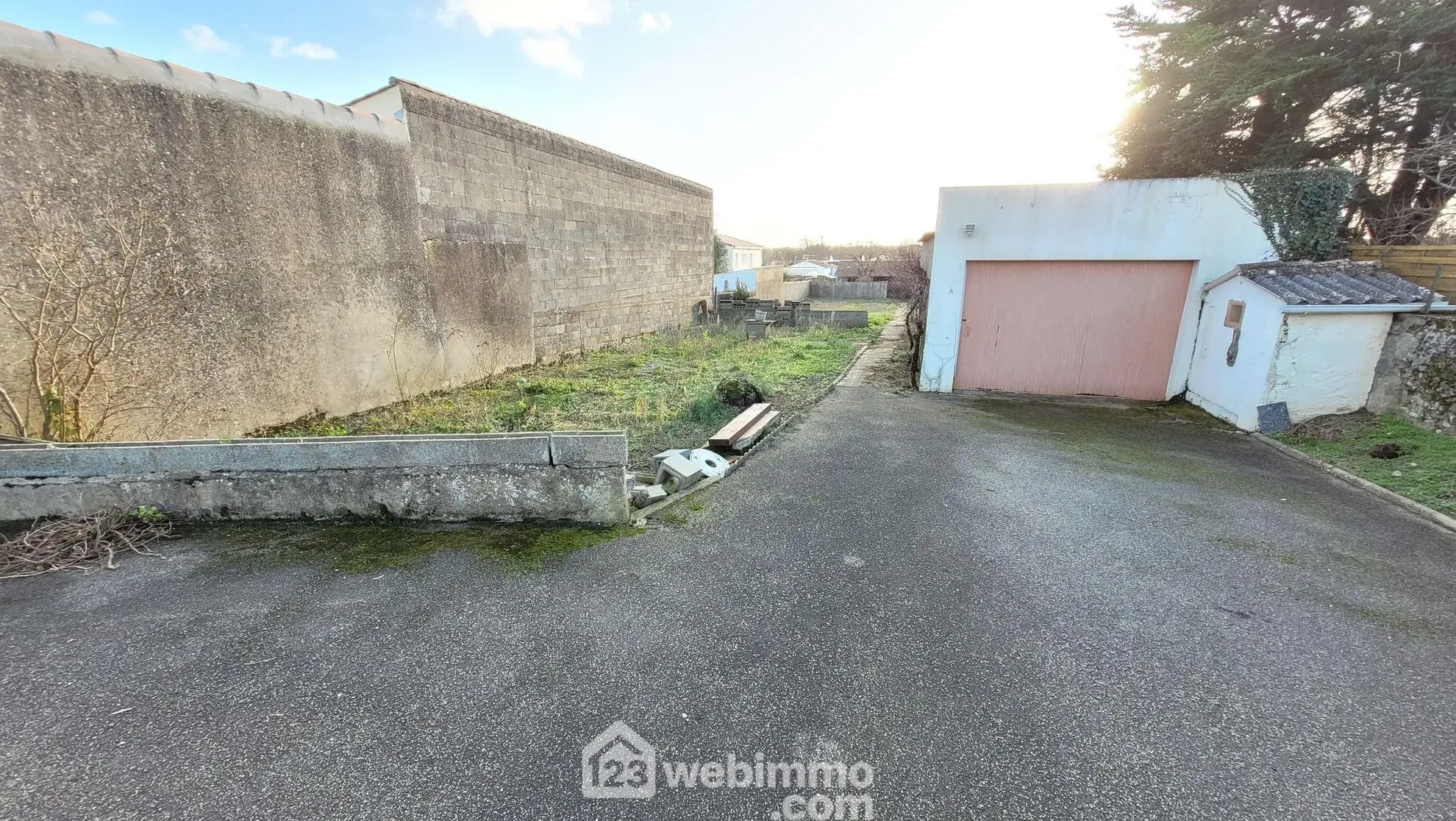 Charmante maison à rénover de 81 m² à Longeville-sur-Mer avec grand terrain 