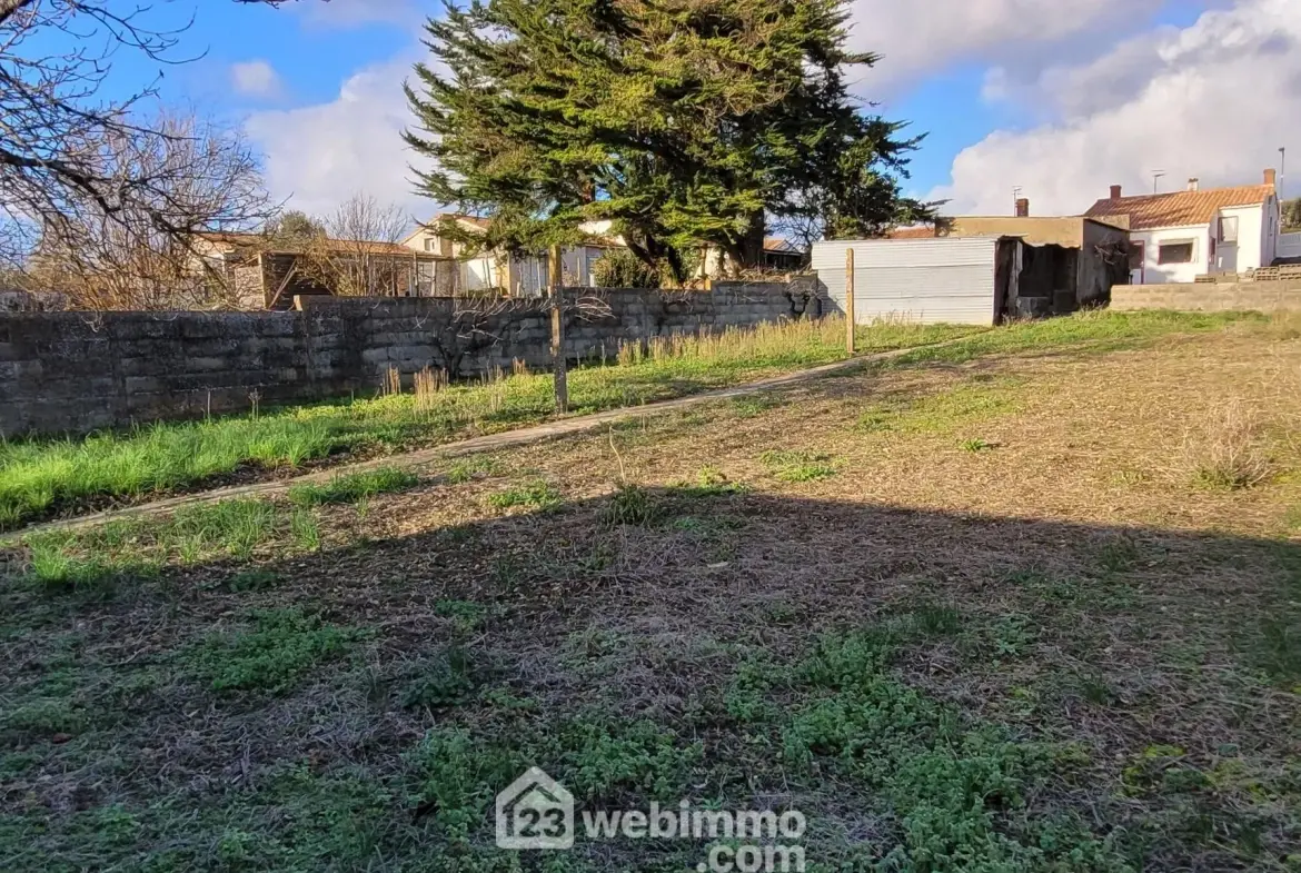 Charmante maison à rénover de 81 m² à Longeville-sur-Mer avec grand terrain 