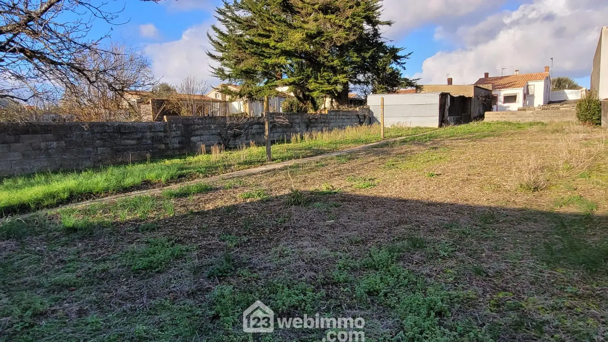 Charmante maison à rénover de 81 m² à Longeville-sur-Mer avec grand terrain 