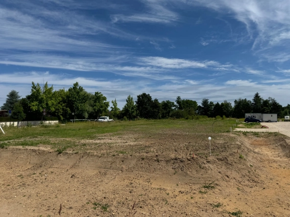 Terrain constructible viabilisé de 610 m² à Orléans, proche d'Olivet et La Source
