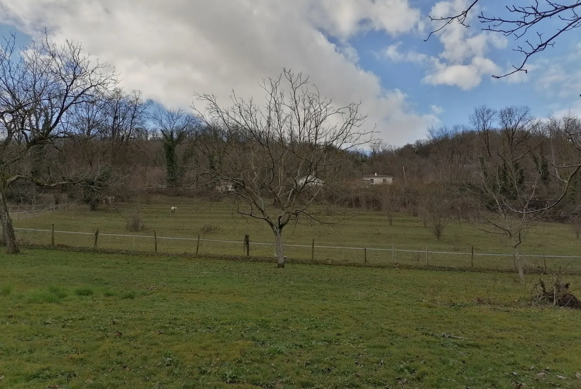Terrain à bâtir viabilisé de 860 m² à Tullins proche centre-ville 