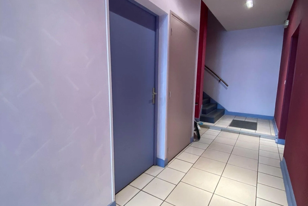 Local professionnel ou appartement de 163 m² à Laon, espace sécurisé et polyvalent 