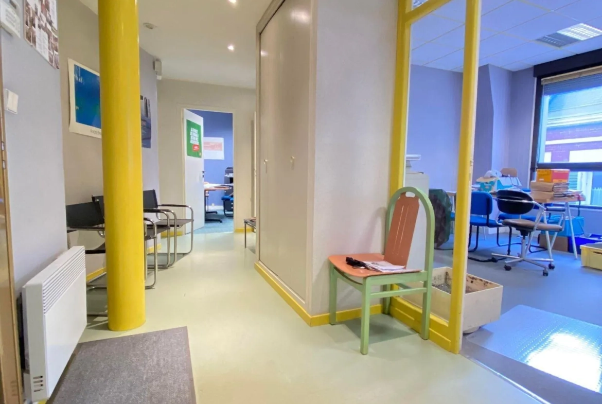 Local professionnel ou appartement de 163 m² à Laon, espace sécurisé et polyvalent 