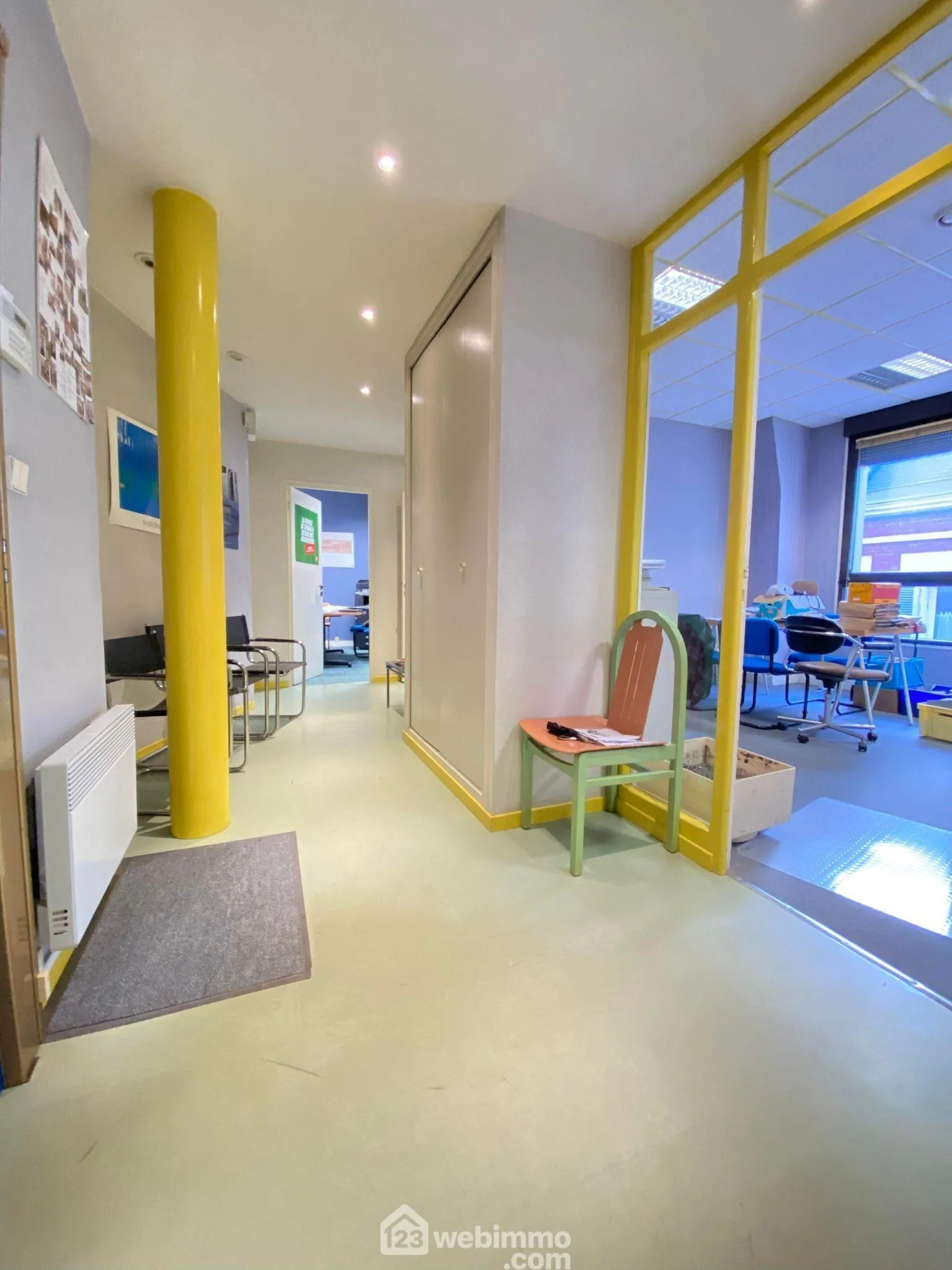 Local professionnel ou appartement de 163 m² à Laon, espace sécurisé et polyvalent 