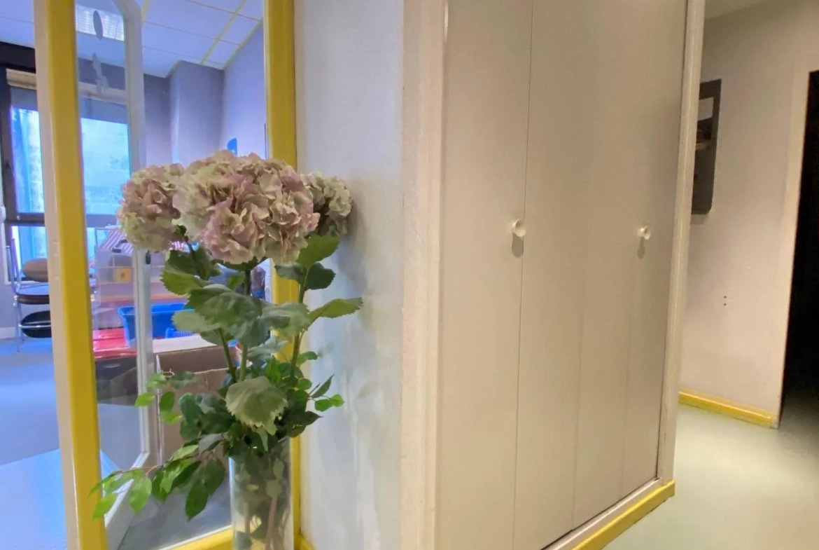 Local professionnel ou appartement de 163 m² à Laon, espace sécurisé et polyvalent 