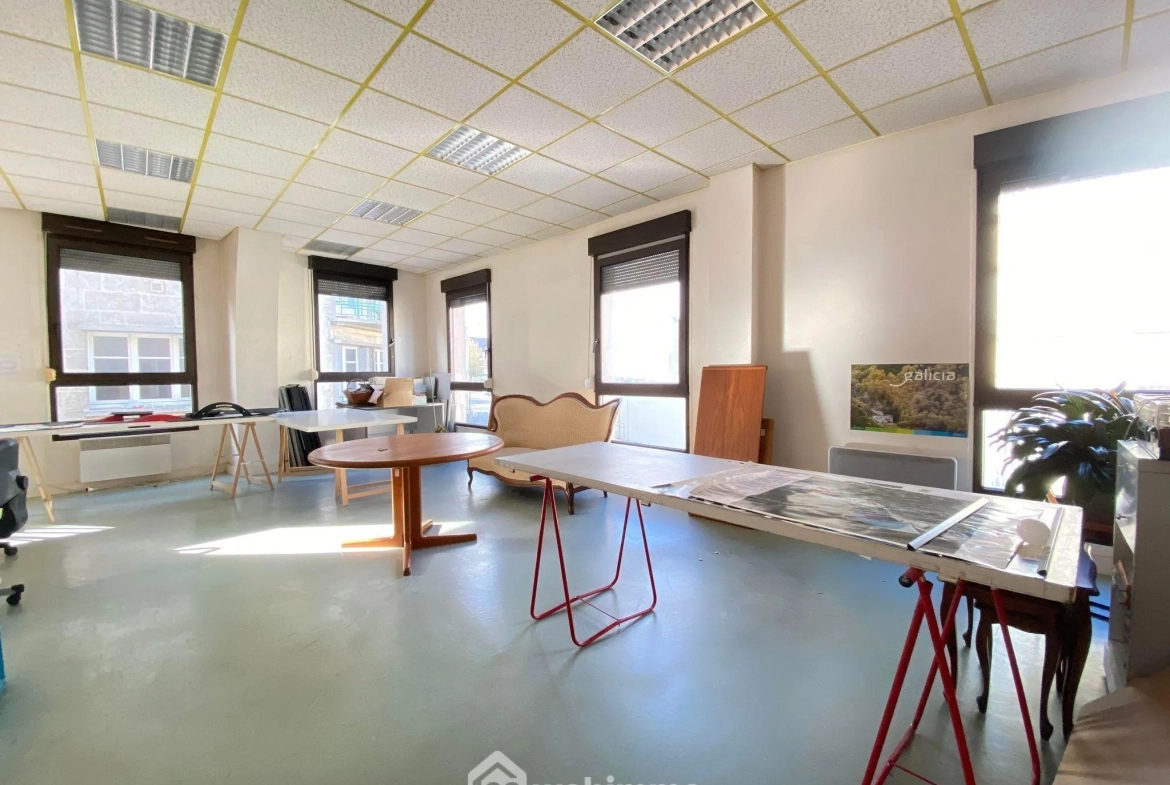 Local professionnel ou appartement de 163 m² à Laon, espace sécurisé et polyvalent 