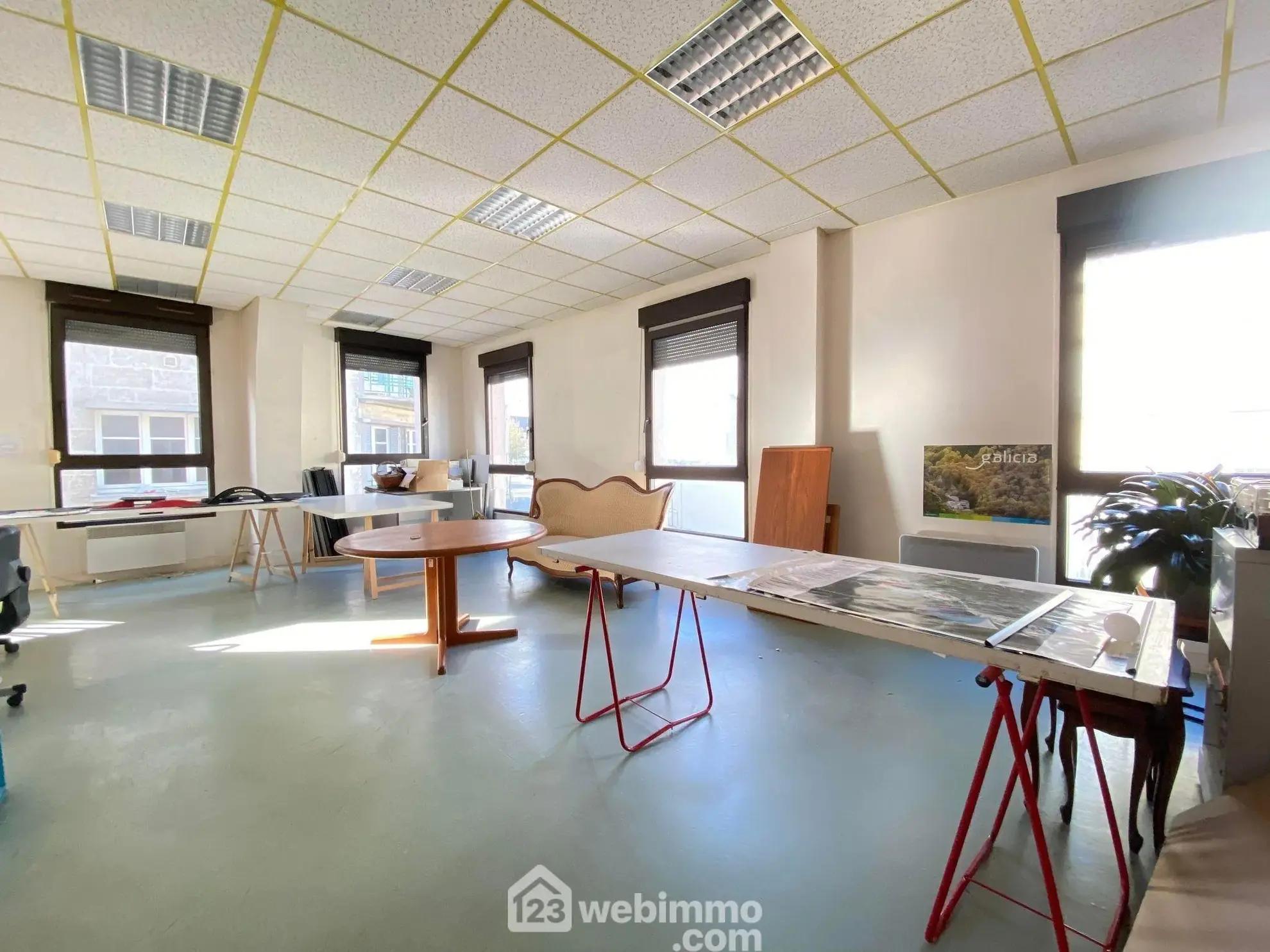 Local professionnel ou appartement de 163 m² à Laon, espace sécurisé et polyvalent 