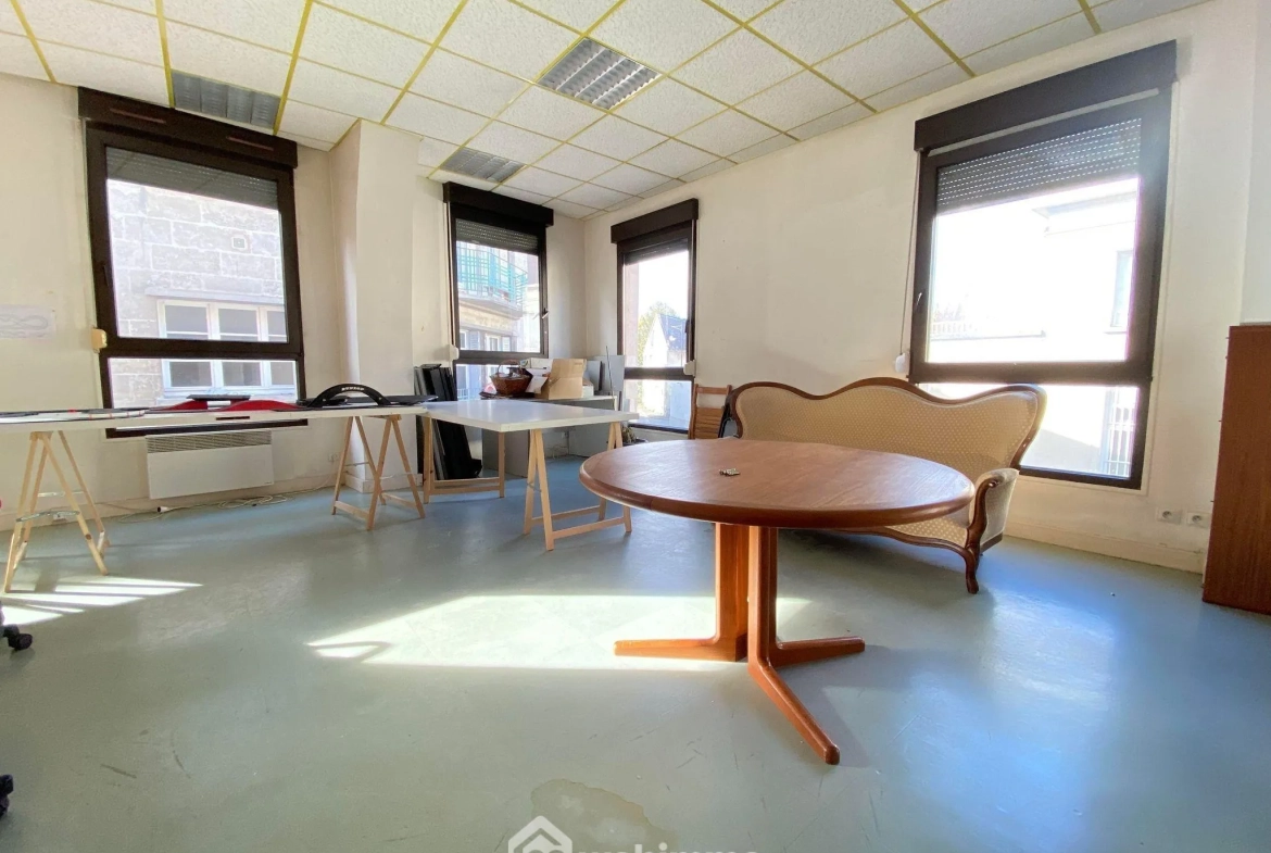 Local professionnel ou appartement de 163 m² à Laon, espace sécurisé et polyvalent 