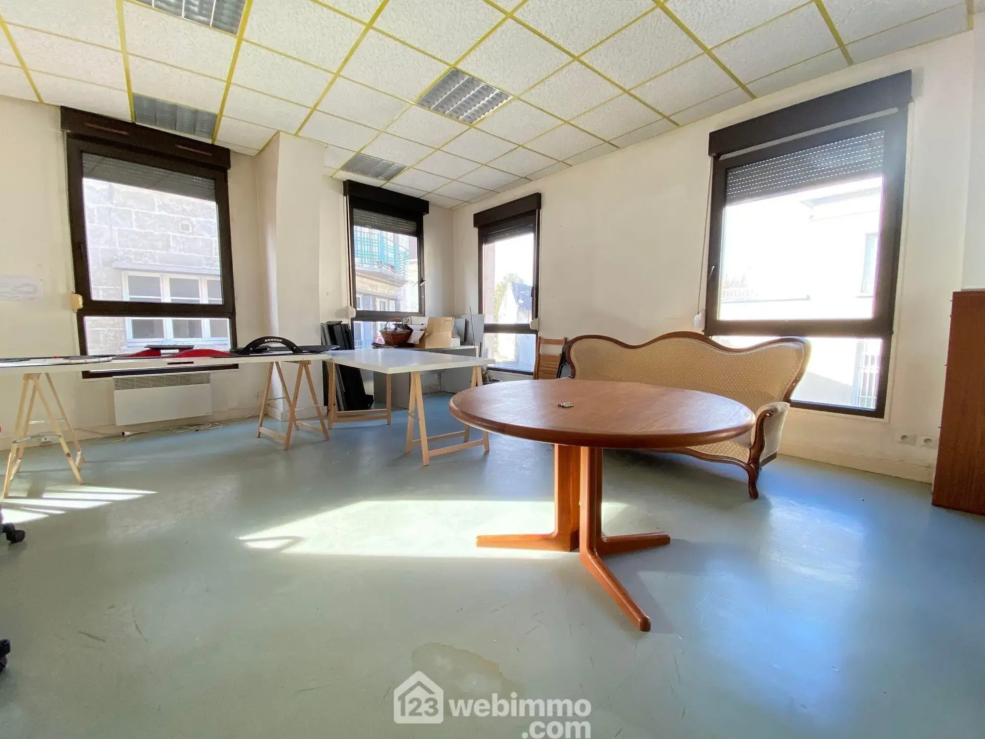 Local professionnel ou appartement de 163 m² à Laon, espace sécurisé et polyvalent 
