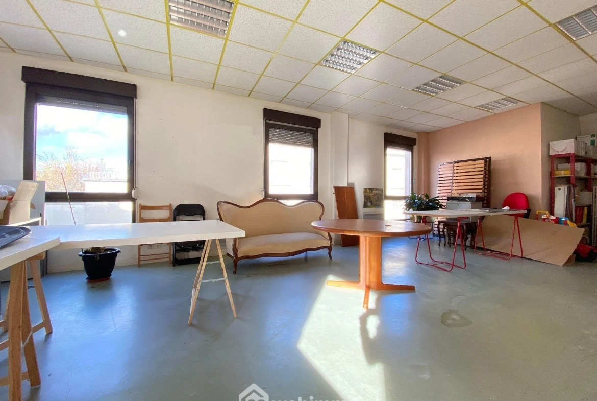 Local professionnel ou appartement de 163 m² à Laon, espace sécurisé et polyvalent 