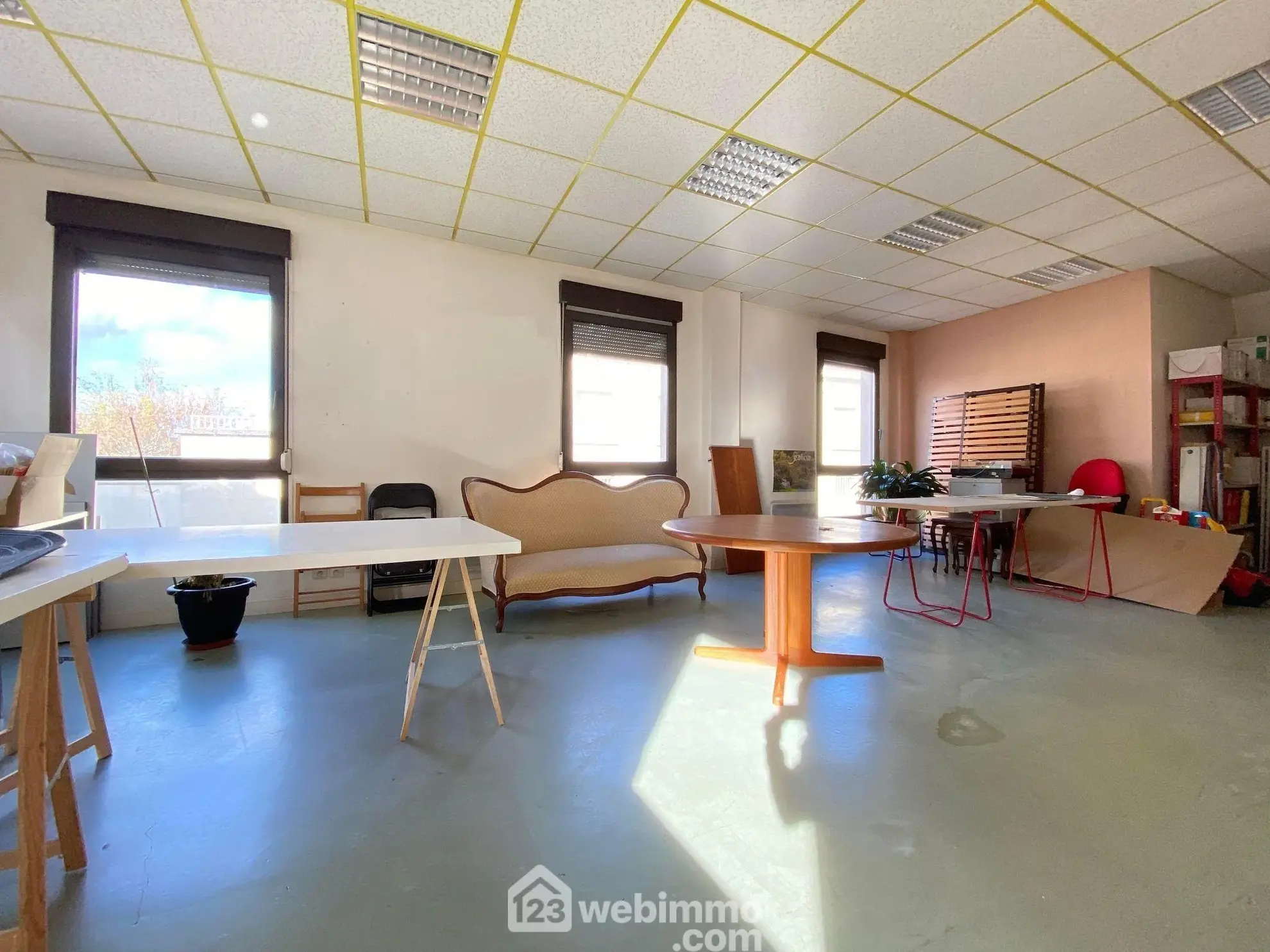Local professionnel ou appartement de 163 m² à Laon, espace sécurisé et polyvalent 
