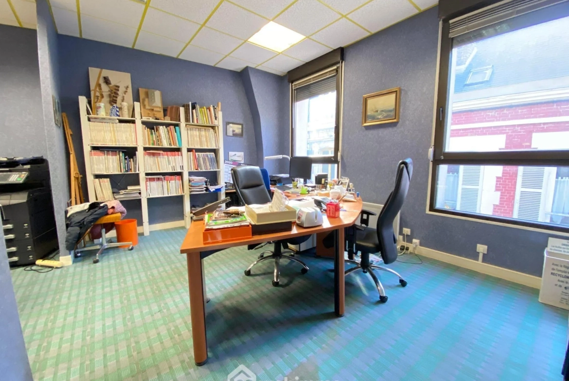 Local professionnel ou appartement de 163 m² à Laon, espace sécurisé et polyvalent 