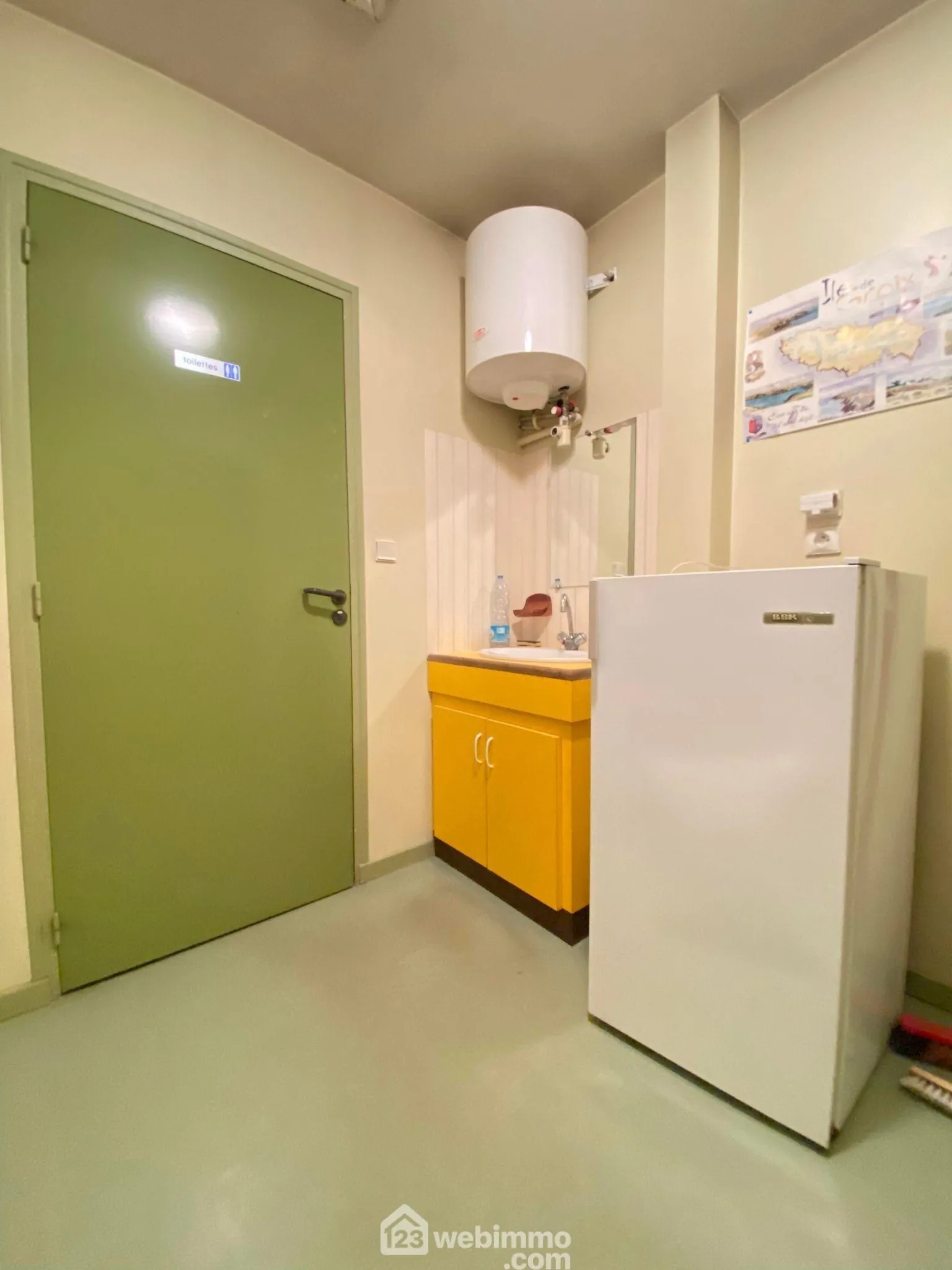 Local professionnel ou appartement de 163 m² à Laon, espace sécurisé et polyvalent 