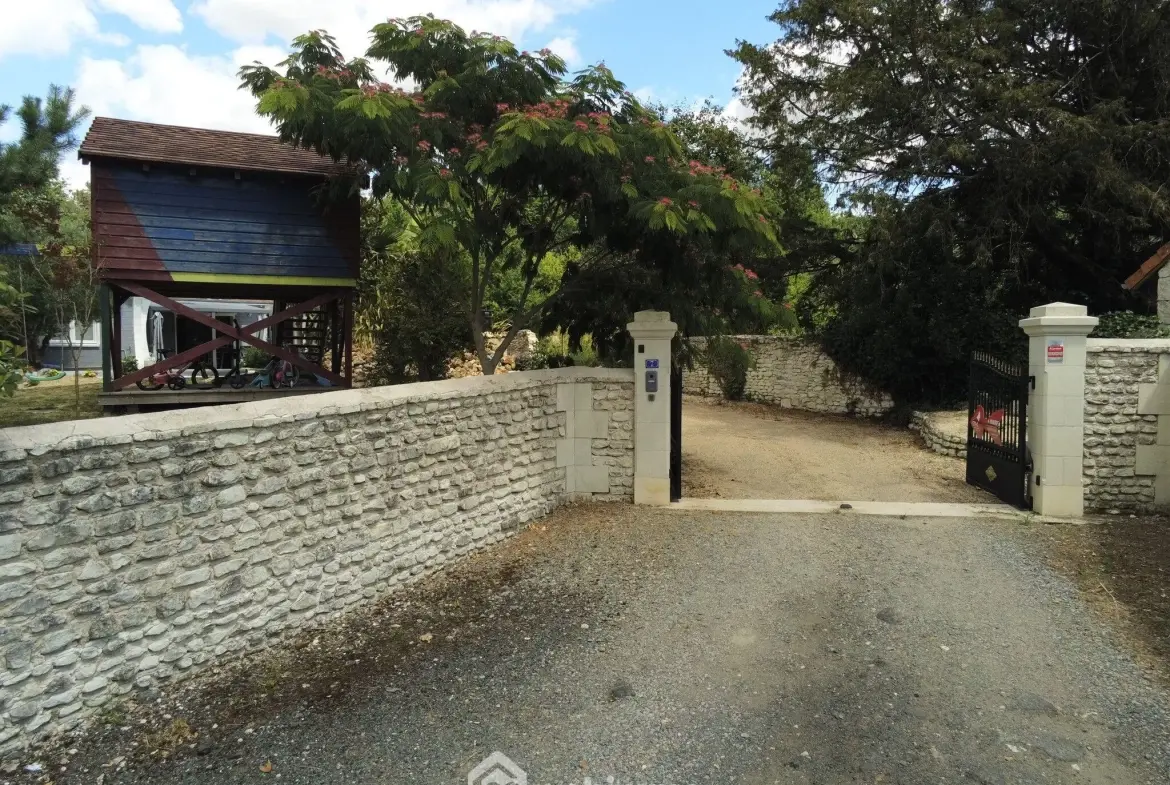 Villa 135 m² avec piscine chauffée à Châtellerault, proche de toutes commodités 