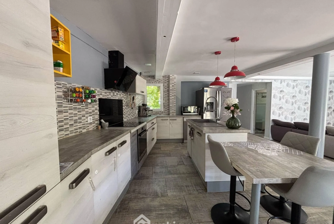 Villa 135 m² avec piscine chauffée à Châtellerault, proche de toutes commodités 