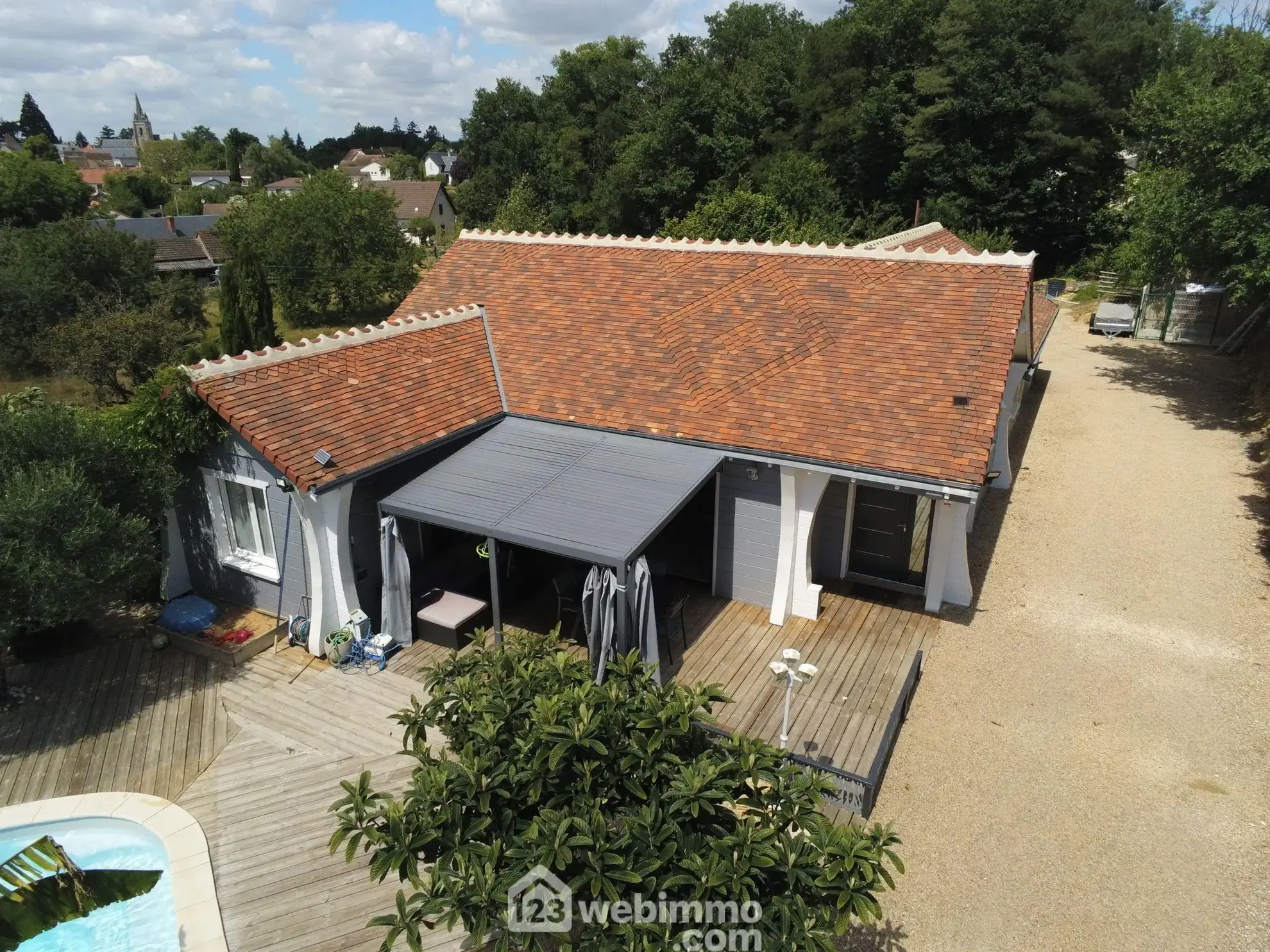Villa 135 m² avec piscine chauffée à Châtellerault, proche de toutes commodités 