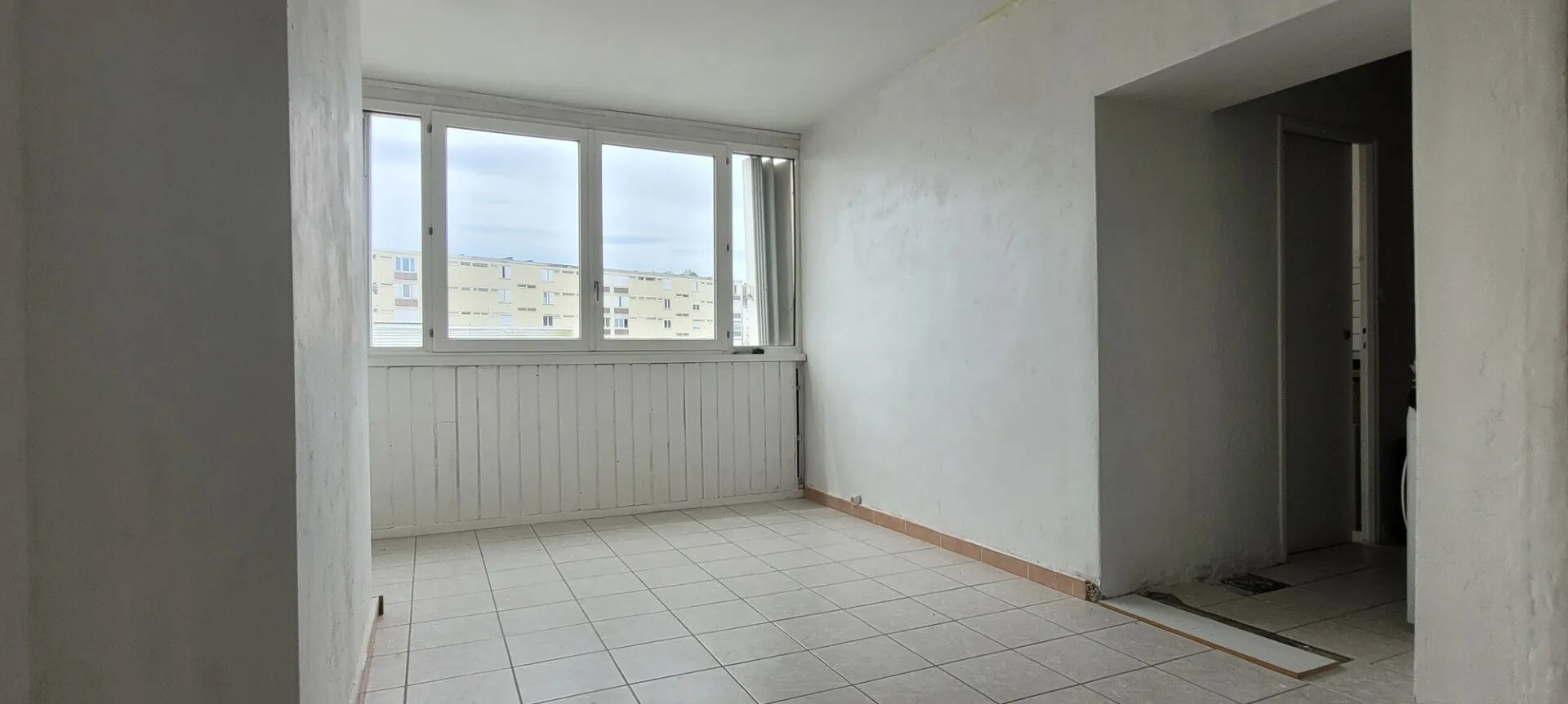 Appartement de 85 m² en centre-ville de Mourenx avec balcon et parking 