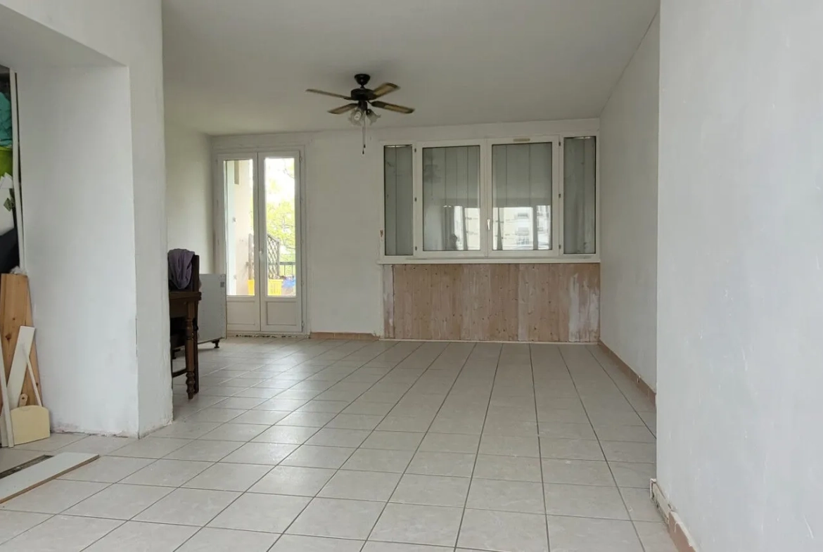 Appartement de 85 m² en centre-ville de Mourenx avec balcon et parking 