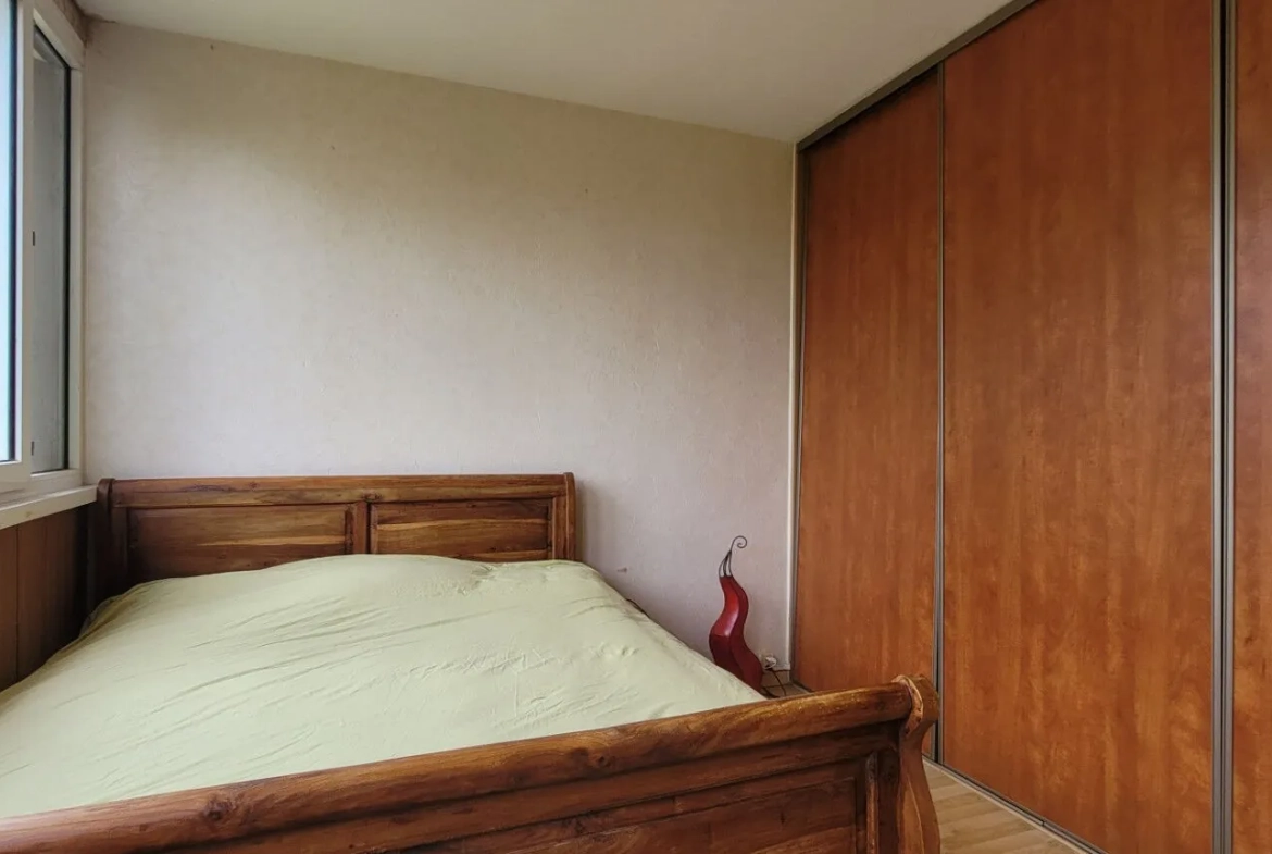 Appartement de 85 m² en centre-ville de Mourenx avec balcon et parking 