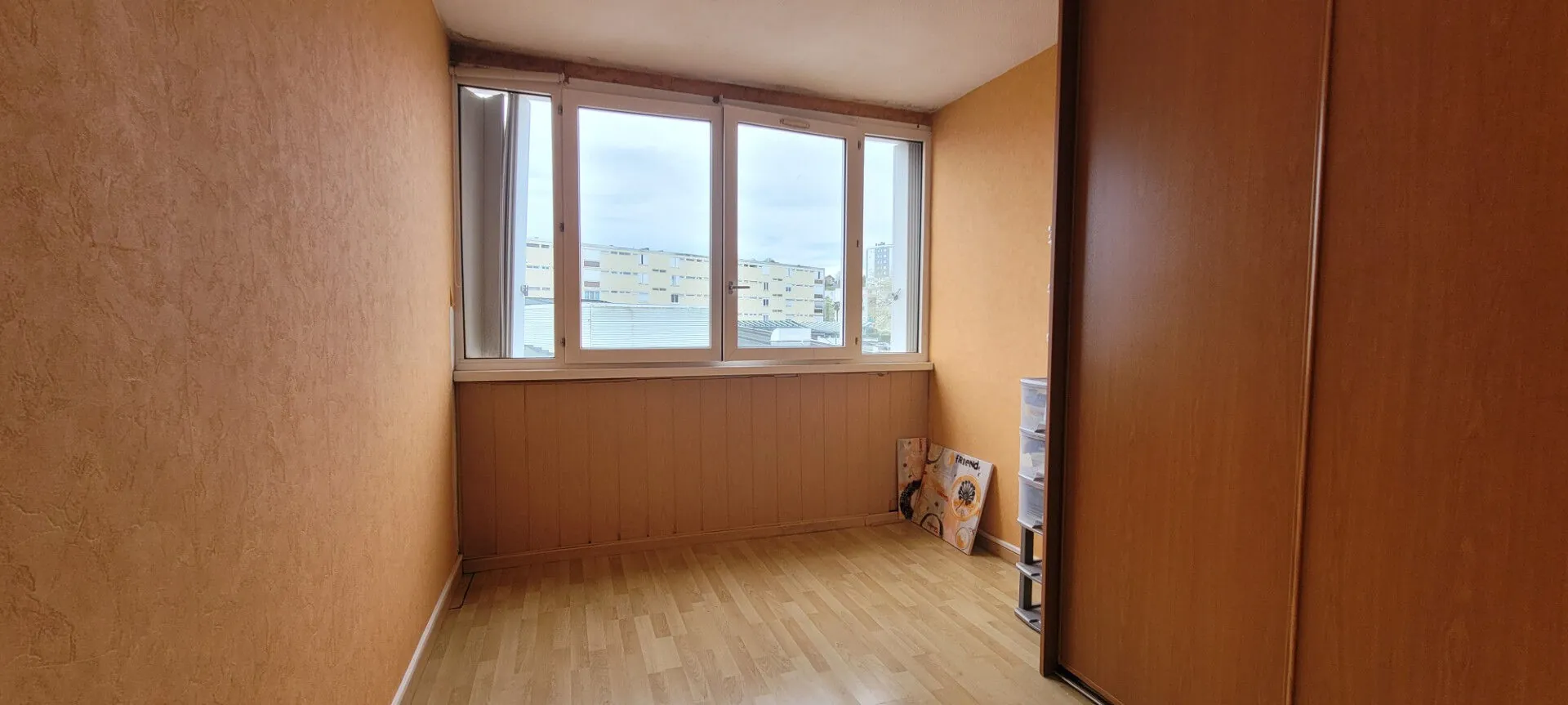 Appartement de 85 m² en centre-ville de Mourenx avec balcon et parking 