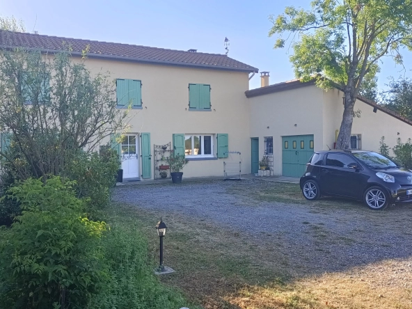 À vendre maison de 100 m² à Précieux avec garage et dépendances