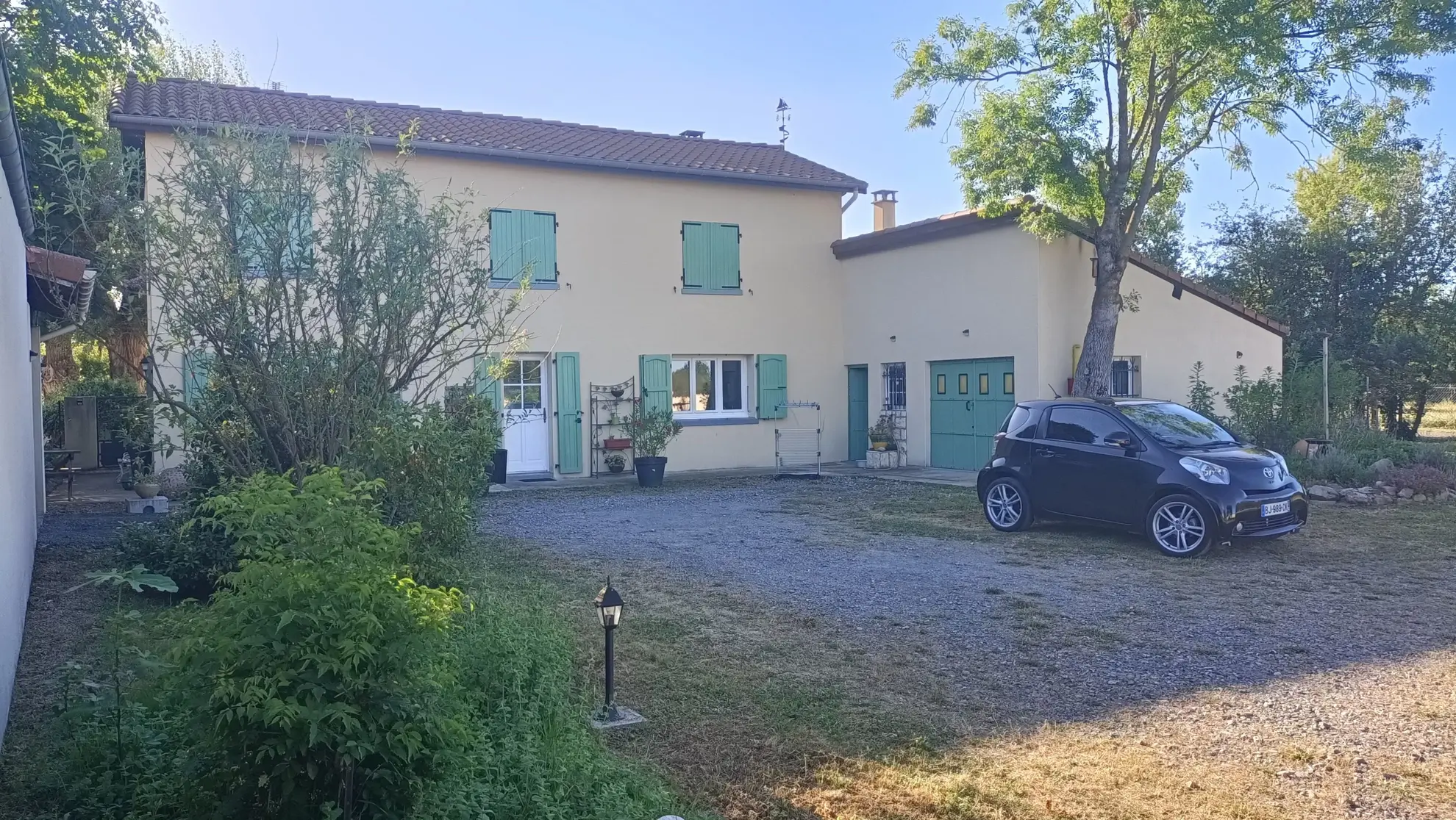 À vendre maison de 100 m² à Précieux avec garage et dépendances 