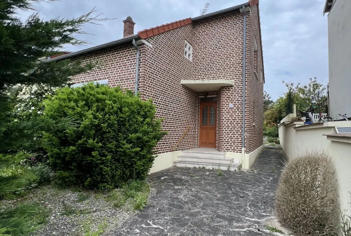 Belle maison en briques à vendre à Essertaux, proche de Moreuil 