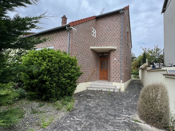Belle maison en briques à vendre à Essertaux, proche de Moreuil