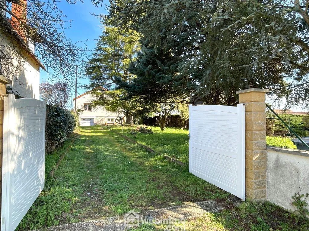 Maison individuelle de 181 m² à Châtellerault avec terrain et rénovations récentes 