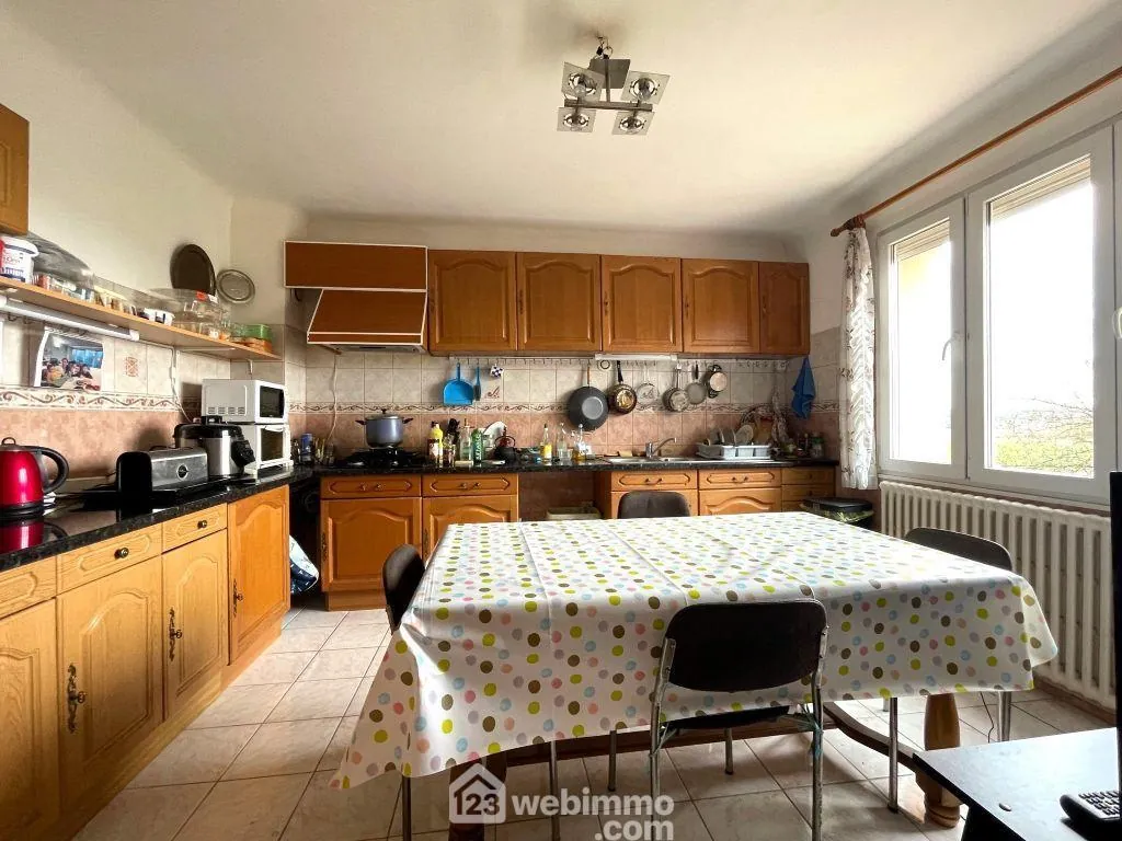 Maison individuelle de 181 m² à Châtellerault avec terrain et rénovations récentes 