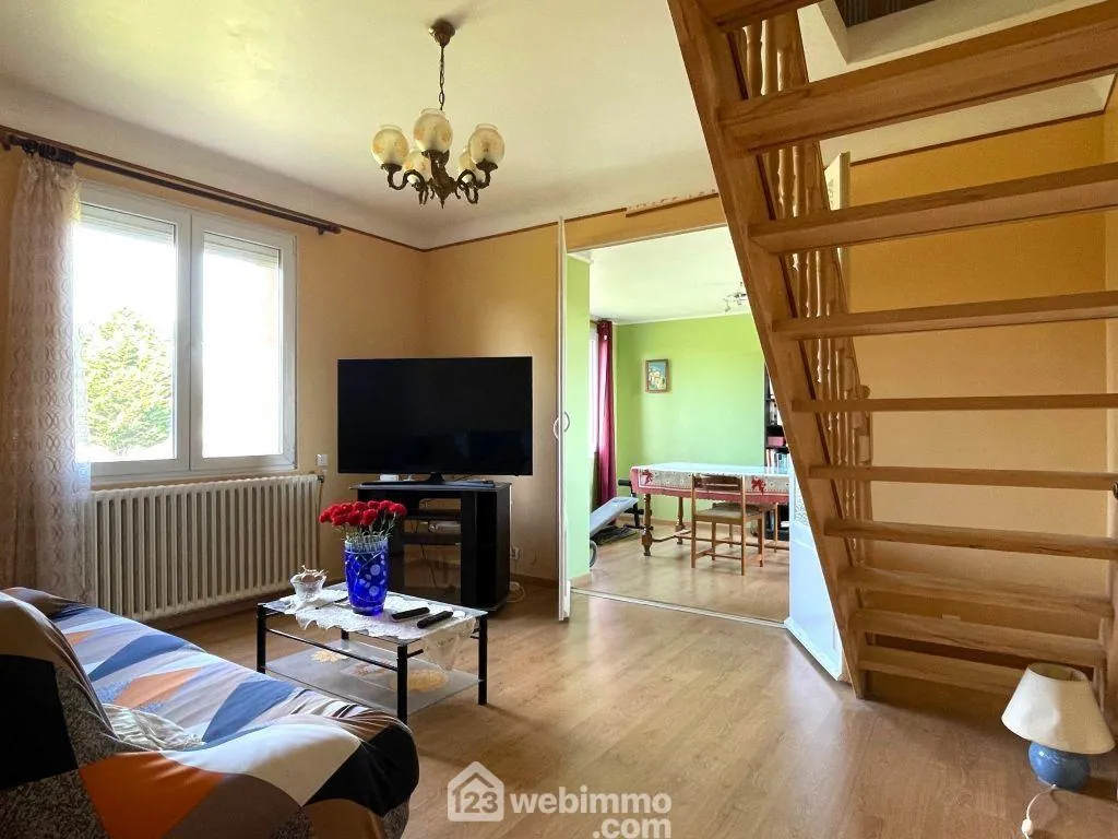 Maison individuelle de 181 m² à Châtellerault avec terrain et rénovations récentes 