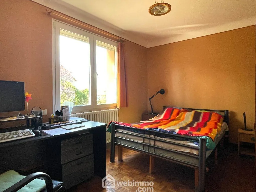 Maison individuelle de 181 m² à Châtellerault avec terrain et rénovations récentes 