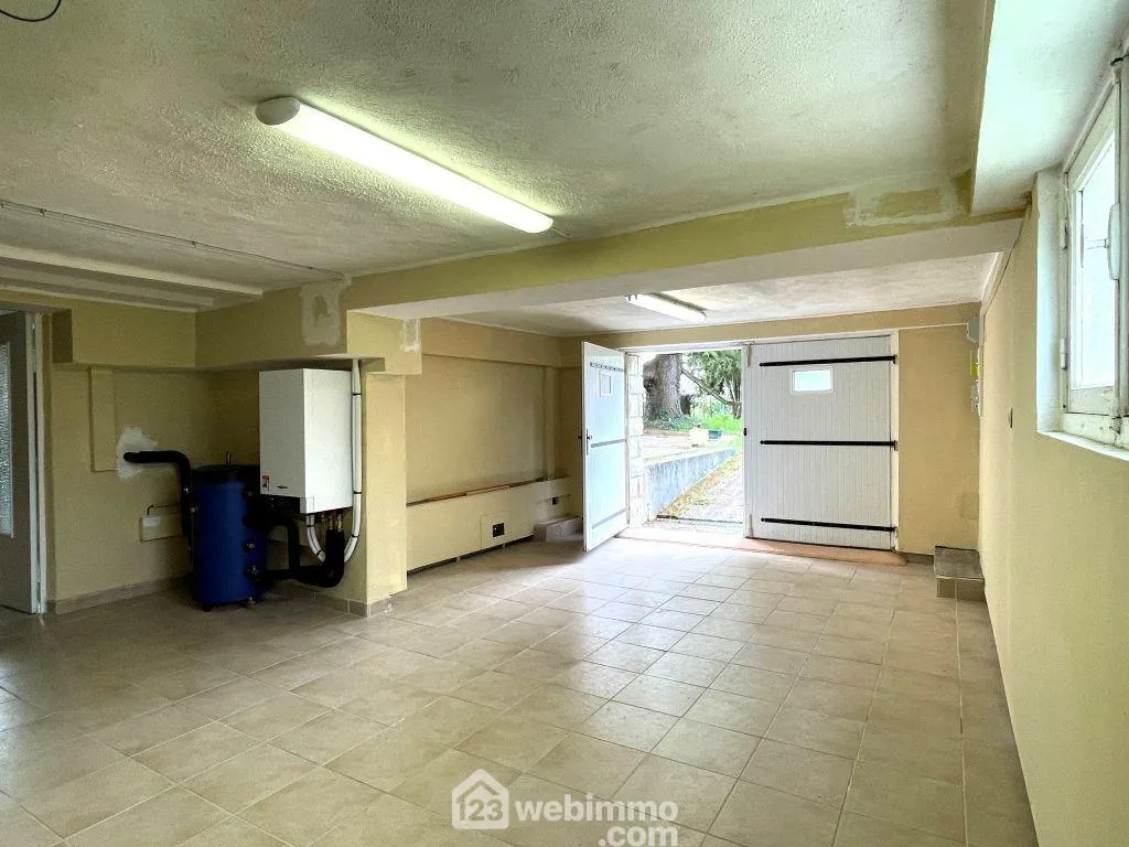 Maison individuelle de 181 m² à Châtellerault avec terrain et rénovations récentes 