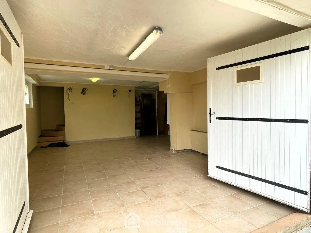 Maison individuelle de 181 m² à Châtellerault avec terrain et rénovations récentes 