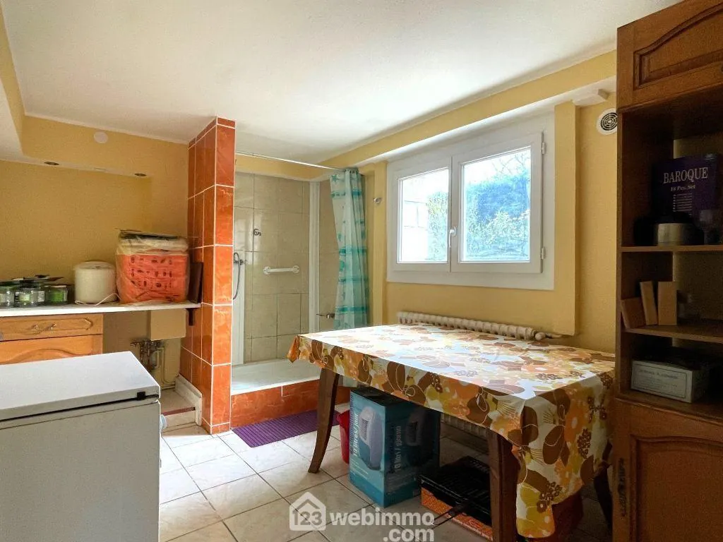 Maison individuelle de 181 m² à Châtellerault avec terrain et rénovations récentes 