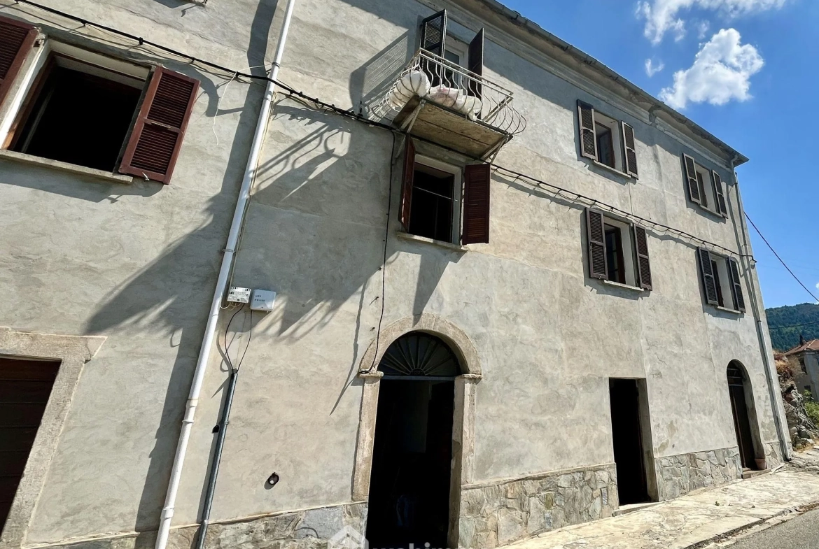Appartement à Morosaglia 90 m² avec potentiel de rénovation en Haute-Corse 