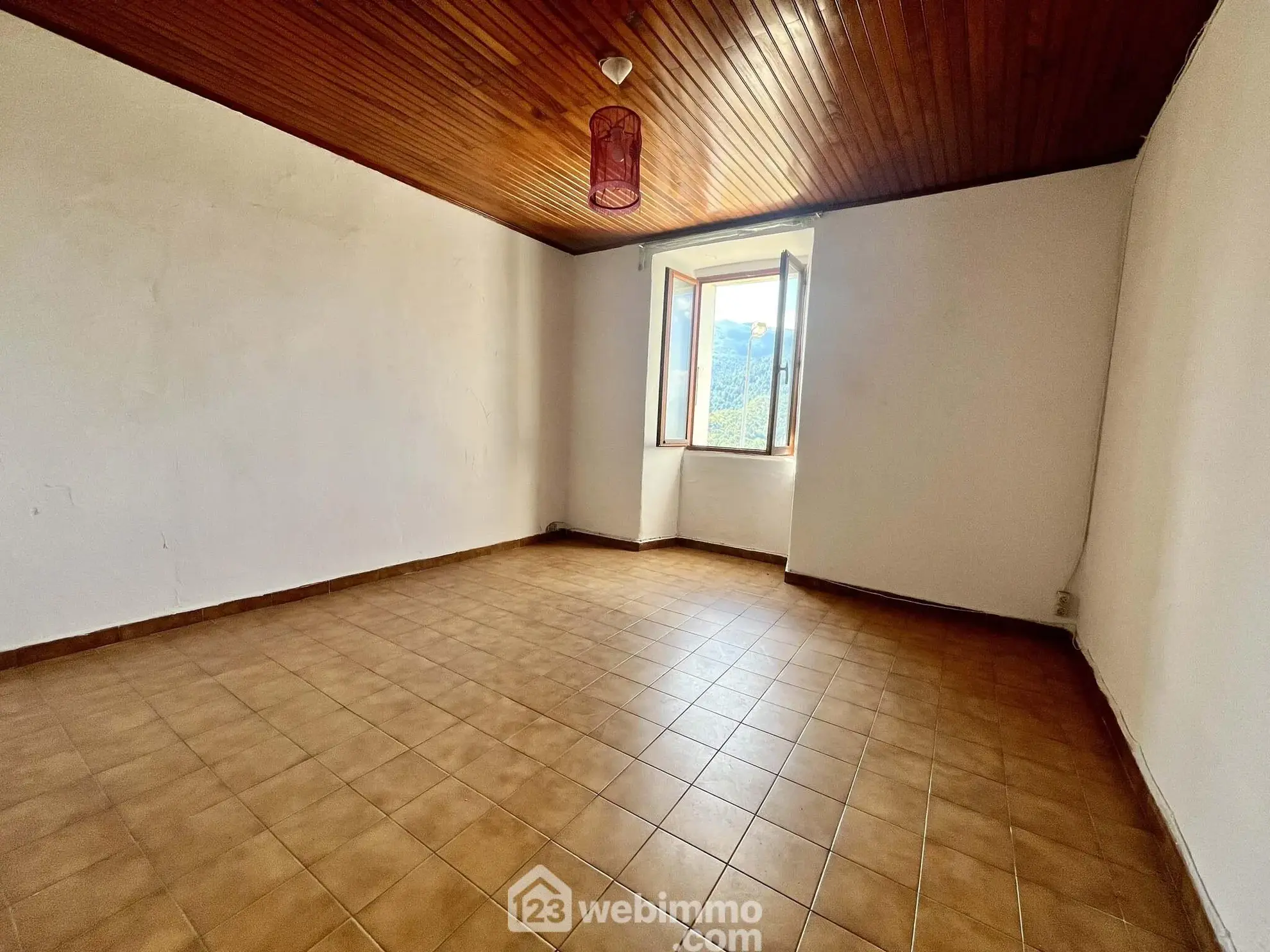 Appartement à Morosaglia 90 m² avec potentiel de rénovation en Haute-Corse 