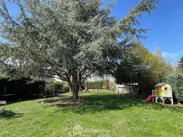 Maison individuelle de 100 m² avec dépendance, garage et jardin à Noyon 
