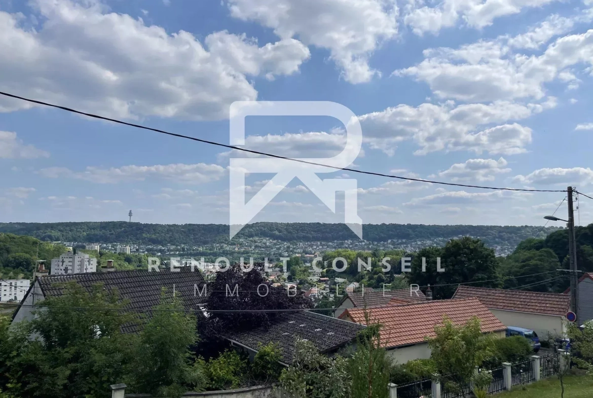 Maison lumineuse avec jardin et panneaux solaires à Rouen 