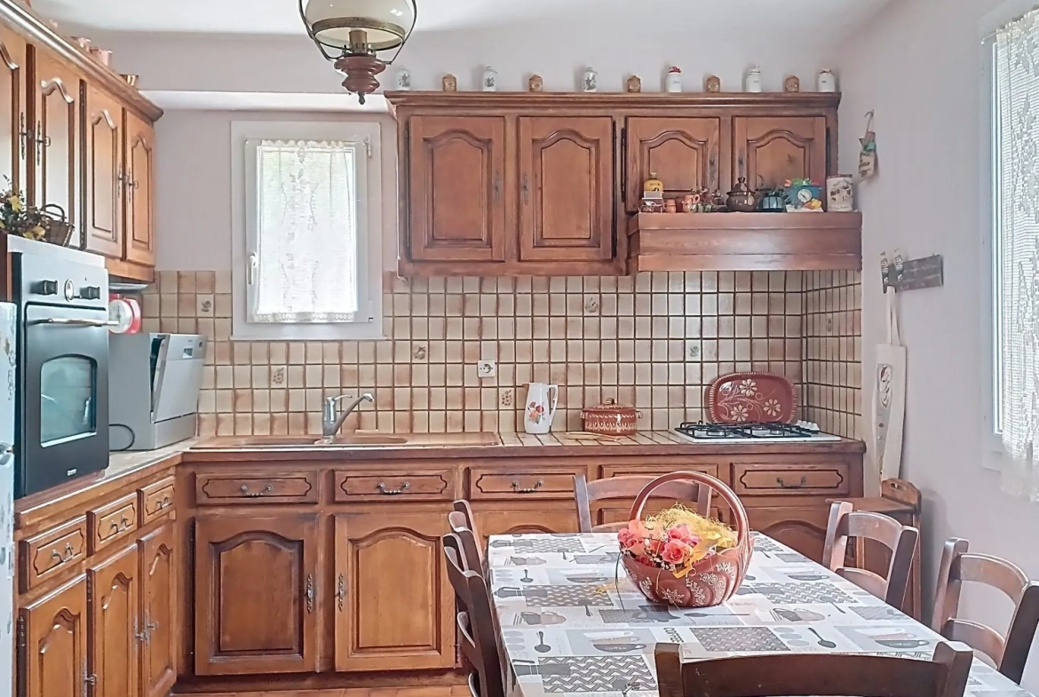 Maison T6 avec grand terrain de 2748 m² à Terre de Bancalié 