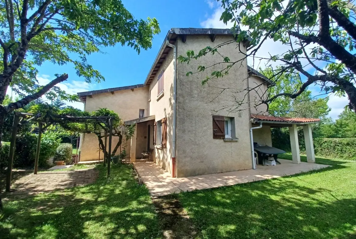 Maison T6 avec grand terrain de 2748 m² à Terre de Bancalié 