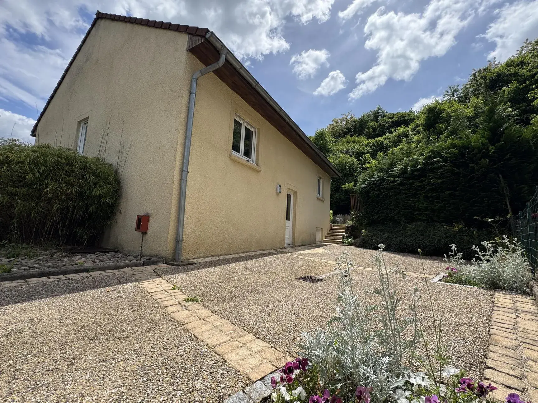 Maison à Épinal avec 4 chambres, terrasse et jardin arboré - Prix 235 000 € 