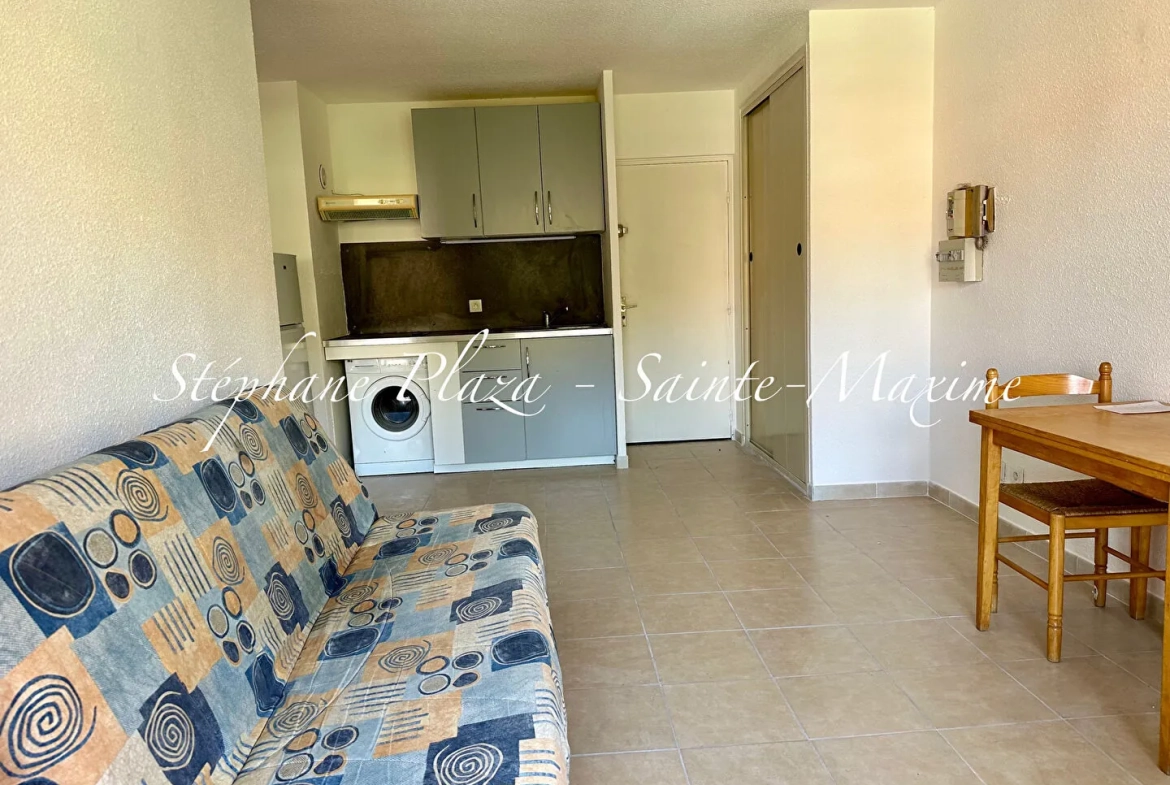 Appartement de 34 m² à Sainte-Maxime proche mer avec parking et cave 