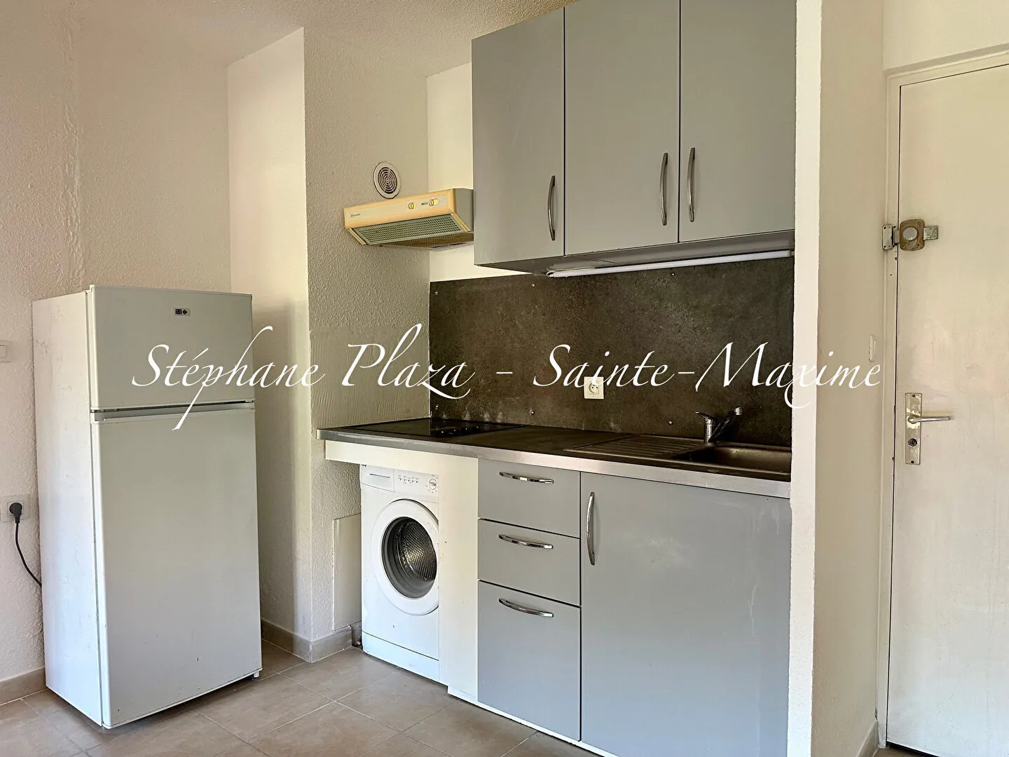 Appartement de 34 m² à Sainte-Maxime proche mer avec parking et cave 